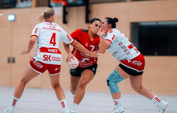 Für Rebekka Dehabe (Mitte) und den HC Metter-Enz beginnt am Samstag die neue Saison. <span class='image-autor'>Foto: Krause</span>