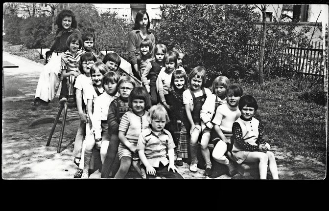 Auch das Gruppenbild gehörte zur Kur. Nicht immer zeigt es fröhliche Kinder.<span class='image-autor'>Foto: © C) Gottfried Stoppel/Gottfried Stoppel</span>