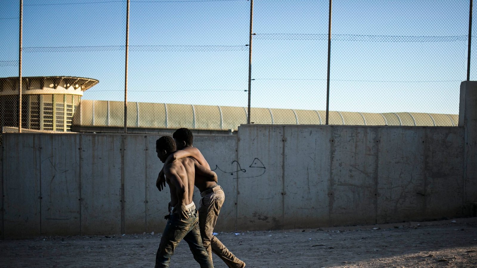 Migranten in der spanischen Exklave Melilla in Nordafrika.Foto: Javier Bernardo/AP/dpa