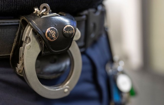 Die Polizei konnte einen Verdächtigen fassen. (Symbolbild)<span class='image-autor'>Foto: Peter Kneffel/dpa/Peter Kneffel</span>