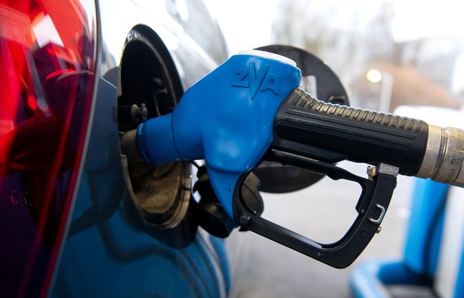 Wer sich mit dem Gedanken trägt, an der Tankstelle die Zeche zu prellen: das ist eine schlechte Idee.<span class='image-autor'>Foto: dpa/Sven Hoppe</span>