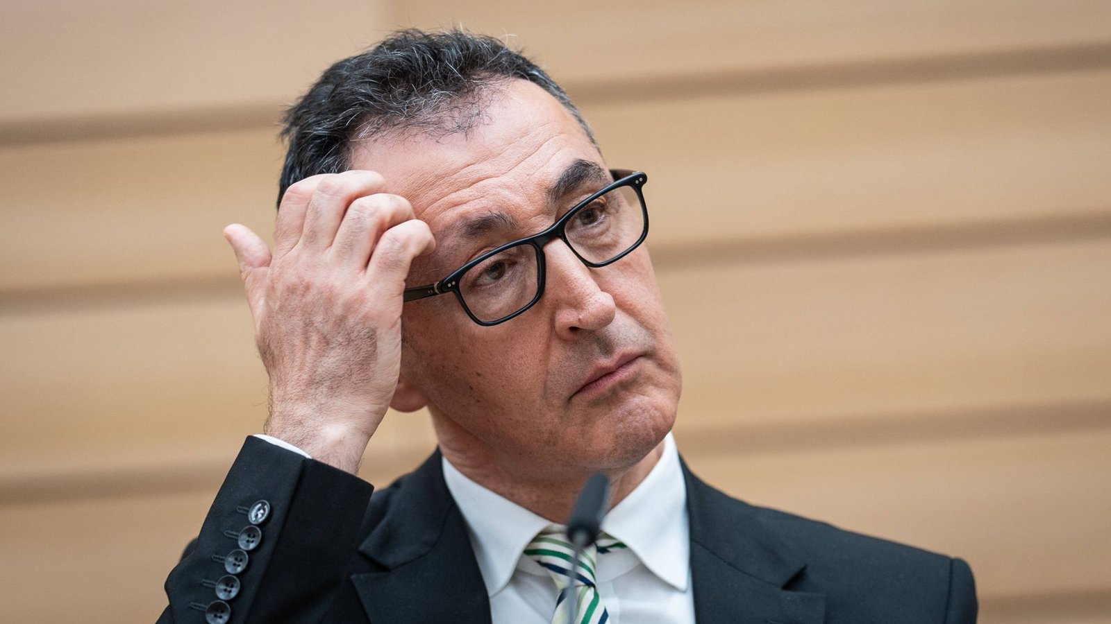 Cem Özdemir macht beim Rückzug von X nicht mit.Foto: IMAGO/Chris Emil Janßen Cem Özdemir macht beim Rückzug von X nicht mit.Foto: IMAGO/Chris Emil Janßen