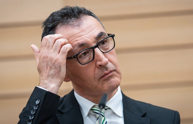 Cem Özdemir macht beim Rückzug von X nicht mit.<span class='image-autor'>Foto: IMAGO/Chris Emil Janßen</span>