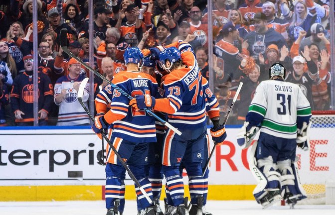 In der Playoff-Serie zwischen den Edmonton Oilers und den Vancouver Canucks steht es nun 3:3.<span class='image-autor'>Foto: JASON FRANSON/The Canadian Press/AP/dpa</span>