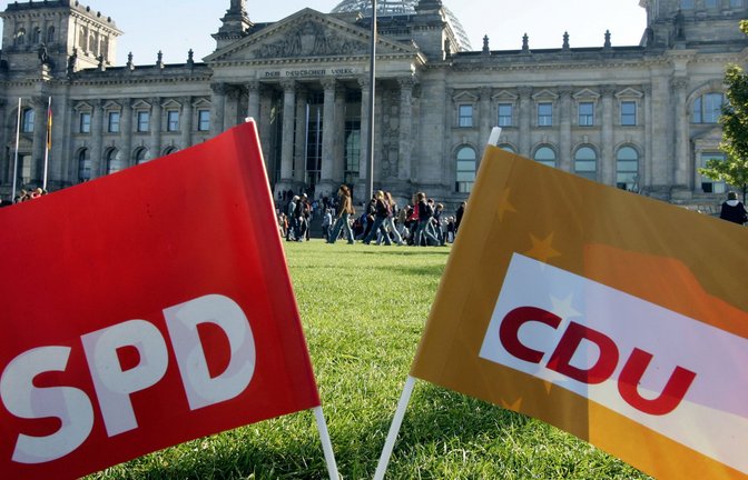 Regieren Union und SPD gemeinsam, spricht man von eine großen Koalition – warum eigentlich?<span class='image-autor'>Foto: picture-alliance/ dpa/Gero Breloer</span>
