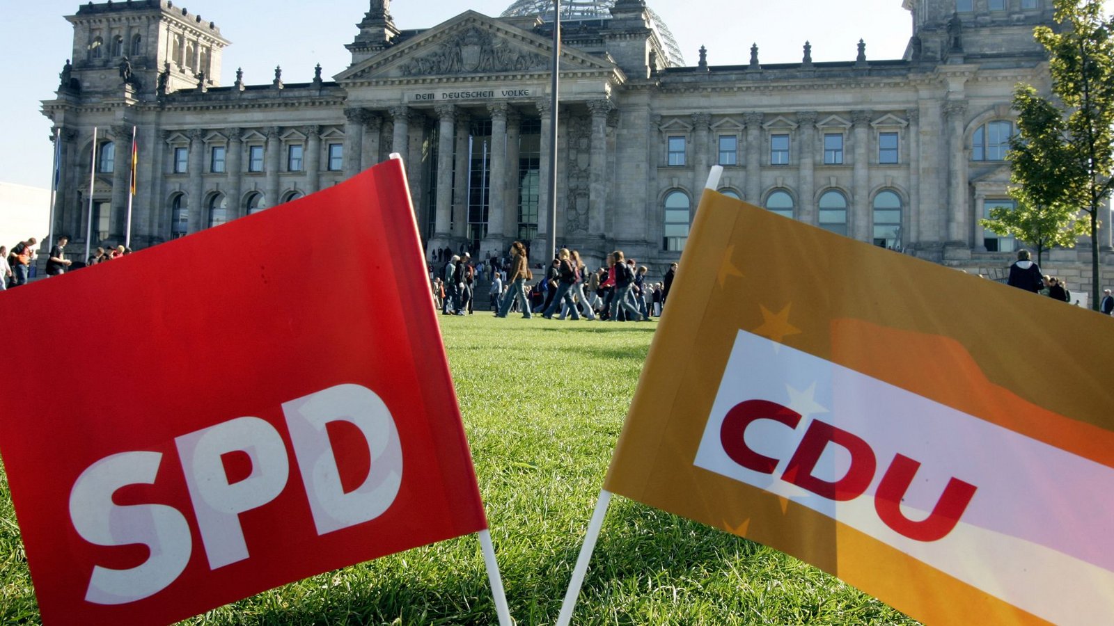 Regieren Union und SPD gemeinsam, spricht man von eine großen Koalition – warum eigentlich?Foto: picture-alliance/ dpa/Gero Breloer Regieren Union und SPD gemeinsam, spricht man von eine großen Koalition – warum eigentlich?Foto: picture-alliance/ dpa/Gero Breloer