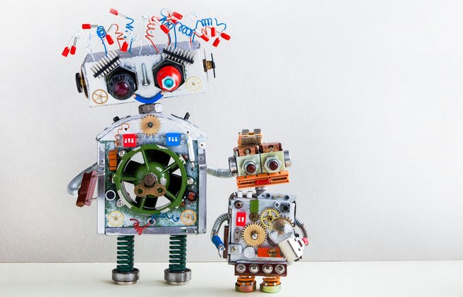 Wenn die Erwachsenen den Kleinen die Tücken Technik erklären wollen, müssen sie selbst lernen, sie zu beherrschen.<span class='image-autor'>Foto: Adobe Stock/besjunior</span>