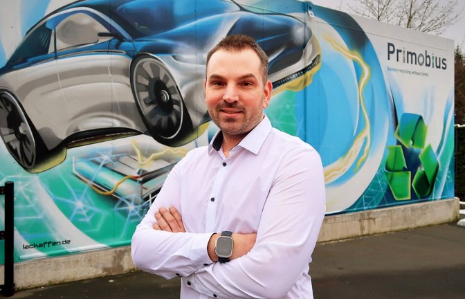 Alexander Sacherow ist Betriebsleiter einer Recyclinganlage für Batterien in Hilchenbach nahe Siegen.<span class='image-autor'>Foto: Steve Przybilla</span>