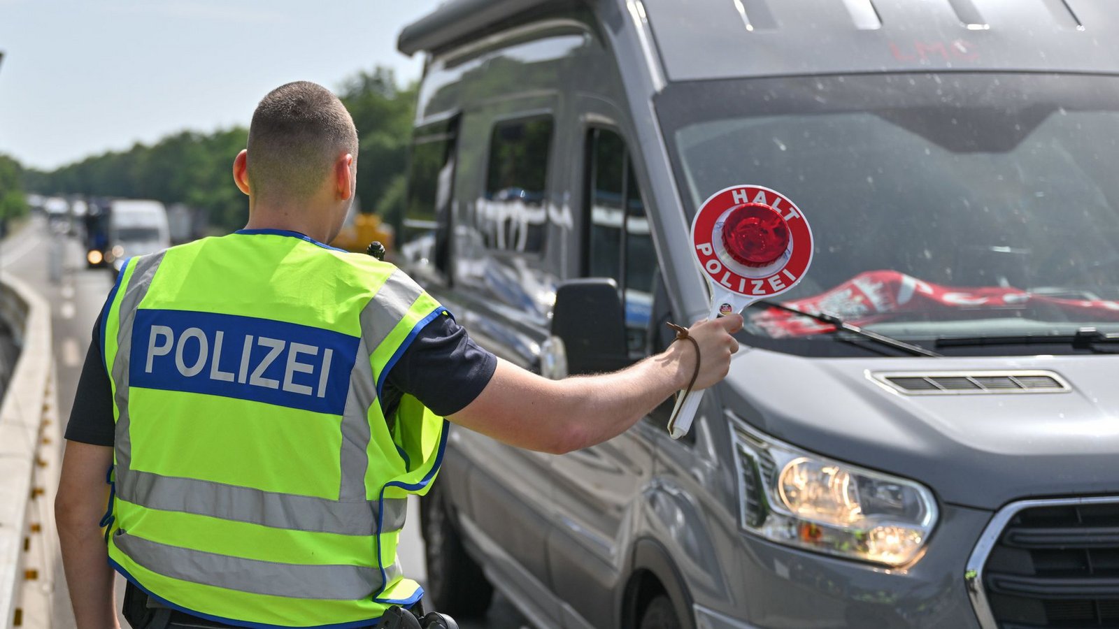 Frankreich-Urlauber aus Baden-Württemberg müssen sich während der Olympischen Spiele auf Grenzkontrollen einstellen. (Symbolbild)Foto: dpa/Patrick Pleul Frankreich-Urlauber aus Baden-Württemberg müssen sich während der Olympischen Spiele auf Grenzkontrollen einstellen. (Symbolbild)Foto: dpa/Patrick Pleul