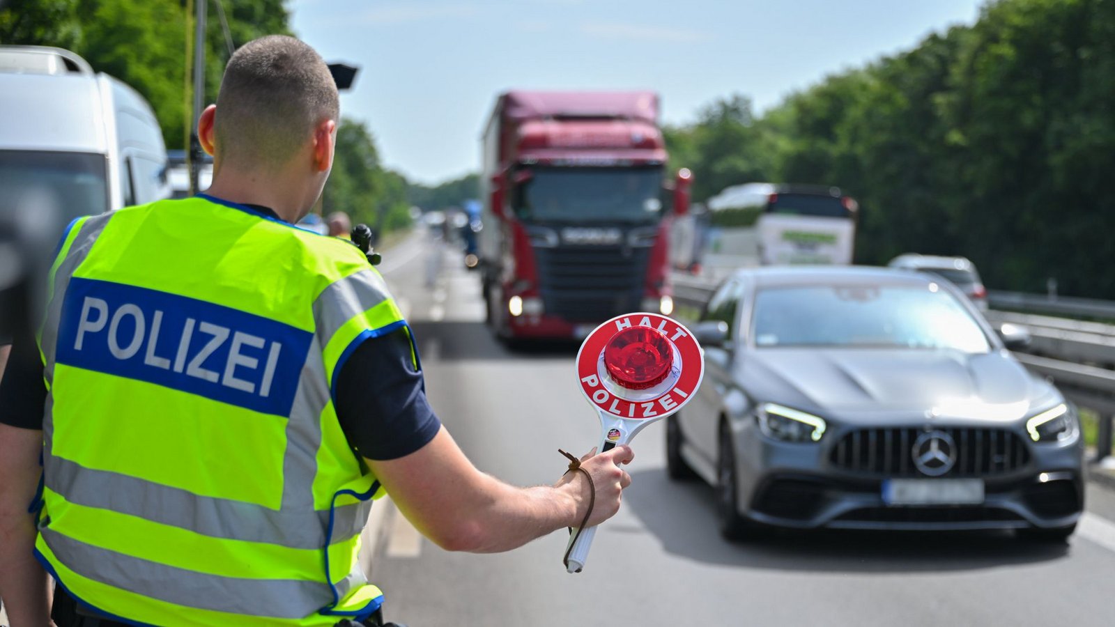 Eine Kontrolle der Bundespolizei an der Grenze zu Polen.Foto: dpa/Patrick Pleul Eine Kontrolle der Bundespolizei an der Grenze zu Polen.Foto: dpa/Patrick Pleul