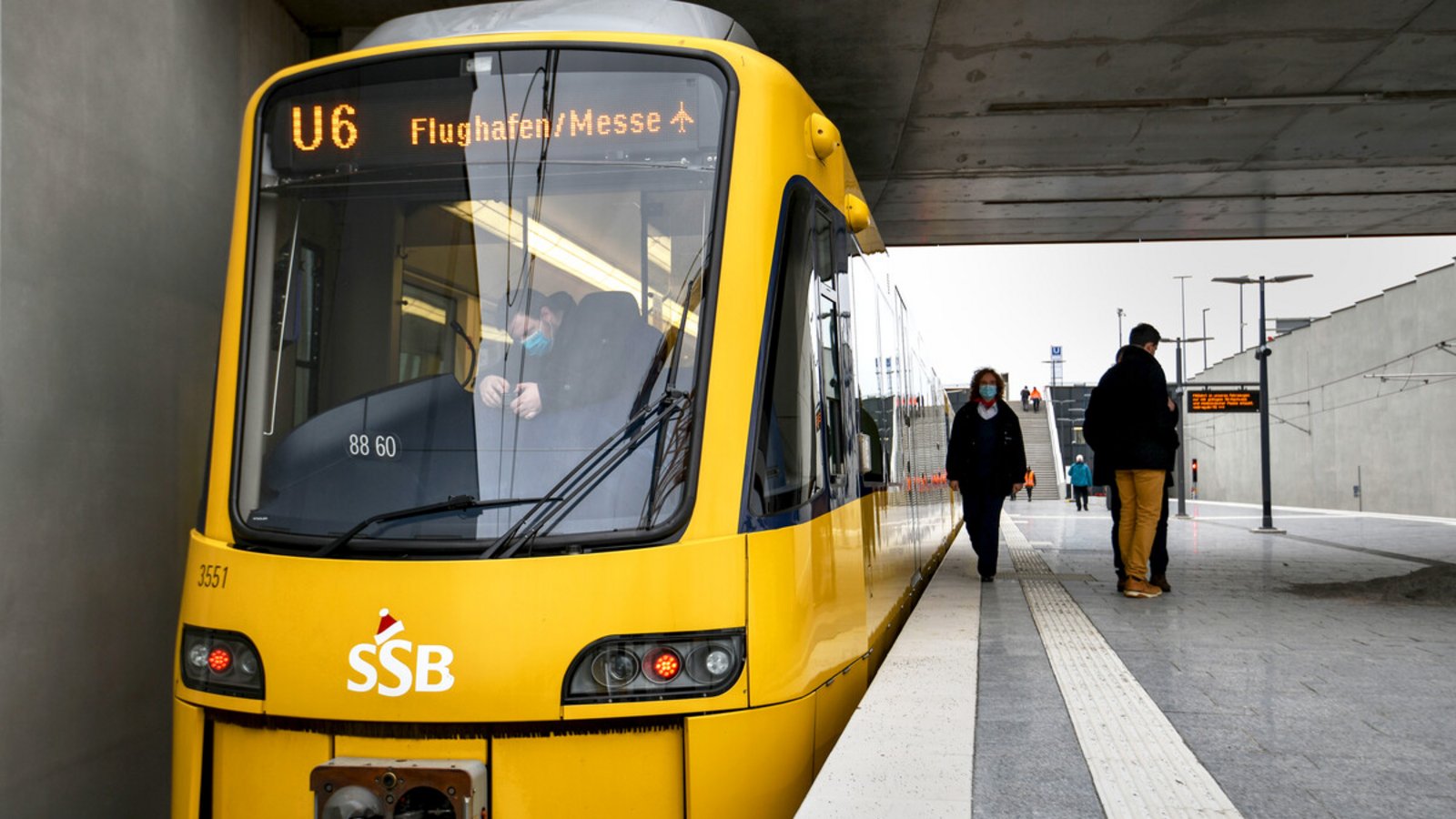 Die SSB in der Landeshauptstadt gehen auf Sparkurs: So wird es weitere Linien zum Flughafen neben der bestehenden U6 vermutlich so schnell nicht geben.Foto: Lichtgut/Leif Piechowski Die SSB in der Landeshauptstadt gehen auf Sparkurs: So wird es weitere Linien zum Flughafen neben der bestehenden U6 vermutlich so schnell nicht geben.Foto: Lichtgut/Leif Piechowski