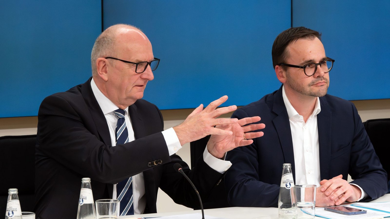 Dietmar Woidke, Brandenburgs Regierungschef, und Jan Redmann, CDU-Landesvorsitzender, präsentieren ihre Ziele für eine gemeinsame Koalition.Foto: Soeren Stache/dpa Dietmar Woidke, Brandenburgs Regierungschef, und Jan Redmann, CDU-Landesvorsitzender, präsentieren ihre Ziele für eine gemeinsame Koalition.Foto: Soeren Stache/dpa