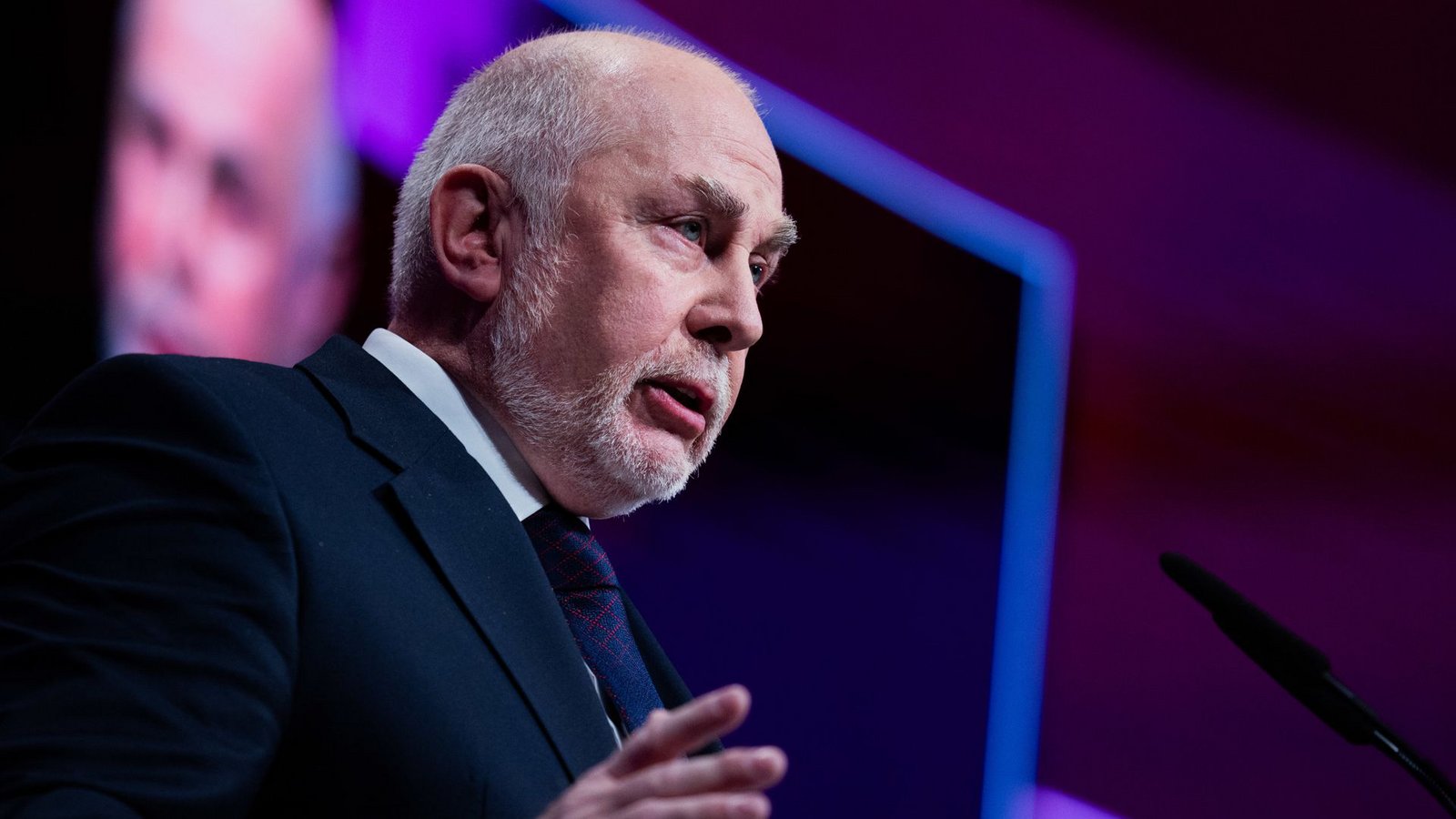 Beamtenbund-Chef Ulrich Silberbach warnt die Politik vor einer Handlungsunfähigkeit in Teilen der Verwaltung.Foto: dpa/Rolf Vennenbernd Beamtenbund-Chef Ulrich Silberbach warnt die Politik vor einer Handlungsunfähigkeit in Teilen der Verwaltung.Foto: dpa/Rolf Vennenbernd