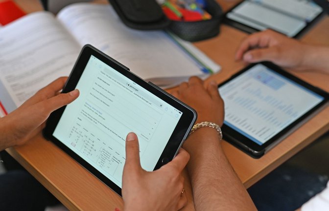 Tablets – richtig eingesetzt – können einen Beitrag dazu leisten, dass Kinder in der Schule selbstständiges Arbeiten lernen.<span class='image-autor'>Foto: dpa/Uli Deck</span>