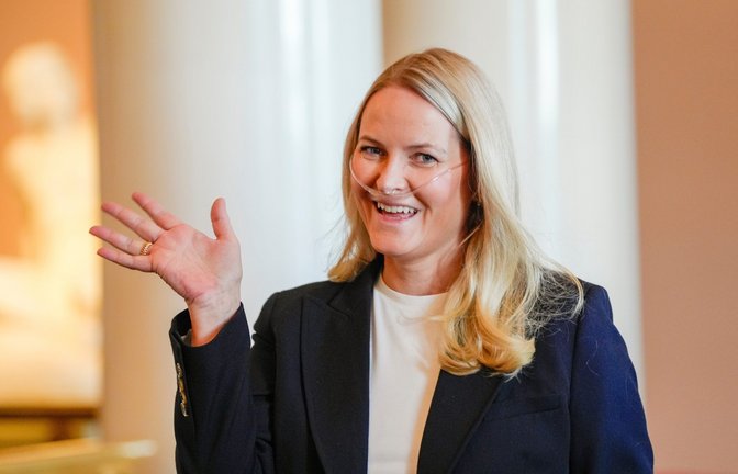 Im April war war die norwegische Kronprinzessin Mette-Marit bei einem Empfang für die norwegischen Athleten der Paralympischen Spiele erstmals mit einem Sauerstoffgerät öffentlich aufgetreten.<span class='image-autor'>Foto: picture alliance/dpa/NTB Pool | Lise Åserud</span>