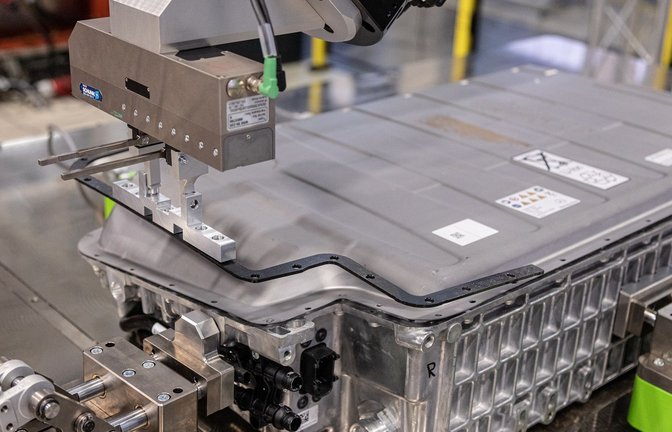 Im Forschungsprojekt „DeMoBat“ wurde erarbeitet, wie Komponenten von Elektroautos aufbereitet werden können.<span class='image-autor'>Foto: Fraunhofer IPA/Fotograf: Rainer Bez</span>