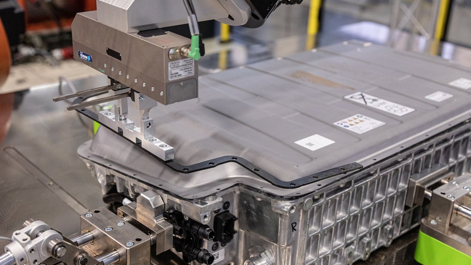 Im Forschungsprojekt „DeMoBat“ wurde erarbeitet, wie Komponenten von Elektroautos aufbereitet werden können.Foto: Fraunhofer IPA/Fotograf: Rainer Bez Im Forschungsprojekt „DeMoBat“ wurde erarbeitet, wie Komponenten von Elektroautos aufbereitet werden können.Foto: Fraunhofer IPA/Fotograf: Rainer Bez