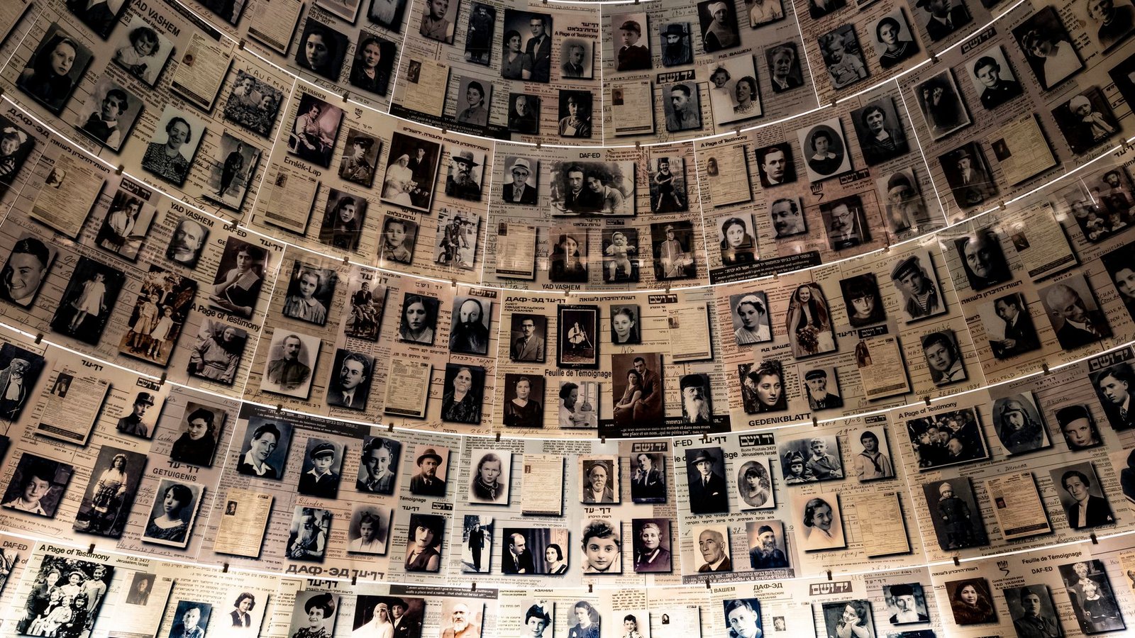 Die Halle der Namen in der Holocaust-Gedenkstätte Yad Vashem in Jerusalem. (Archivbild)Foto: Fabian Sommer/dpa Die Halle der Namen in der Holocaust-Gedenkstätte Yad Vashem in Jerusalem. (Archivbild)Foto: Fabian Sommer/dpa