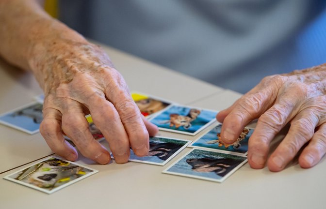 Demenz führt zu Vergessen. Inzwischen gibt es vielversprechende Medikamente. Eine Heilung ist aber weiter nicht möglich.<span class='image-autor'>Foto: dpa/Sven Hoppe</span>