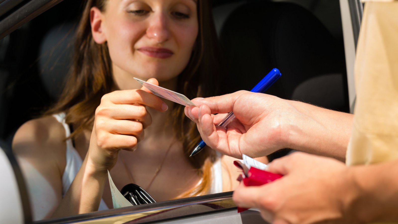 Wer den Führerschein vergessen hat, muss mit einem Verwarngeld von 10 Euro rechnen.Foto: Kzenon/ Shutterstock