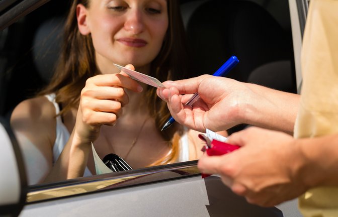 Wer den Führerschein vergessen hat, muss mit einem Verwarngeld von 10 Euro rechnen.<span class='image-autor'>Foto: Kzenon/ Shutterstock</span>