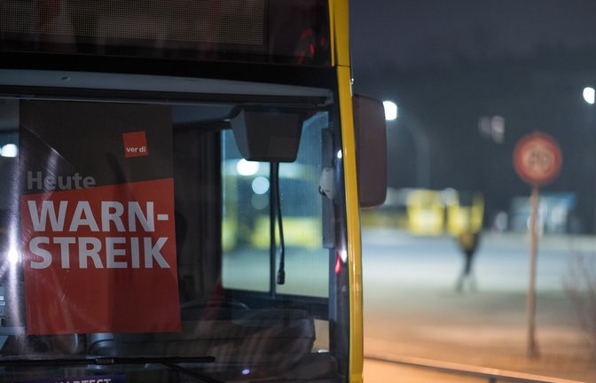 Wenn am frühen Morgen im ÖPNV nichts mehr geht.<span class='image-autor'>Foto: dpa/Sebastian Gollnow</span>