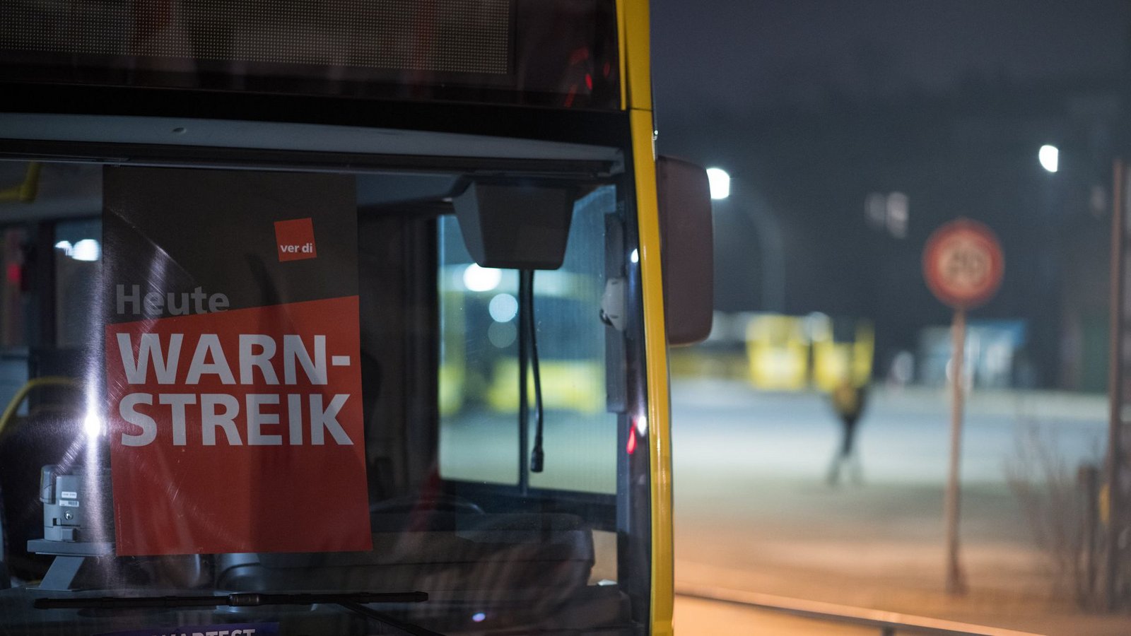 Wenn am frühen Morgen im ÖPNV nichts mehr geht.Foto: dpa/Sebastian Gollnow Wenn am frühen Morgen im ÖPNV nichts mehr geht.Foto: dpa/Sebastian Gollnow
