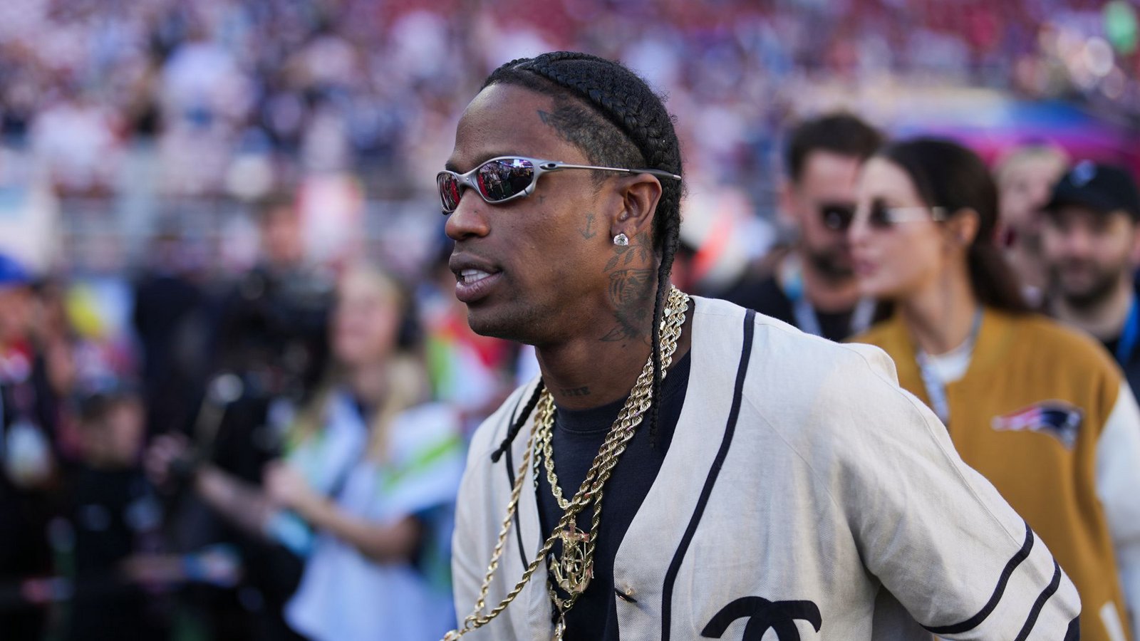 Rapper Travis Scott im Levis Stadium vor der Partie.Foto: Matt Slocum/AP/dpa