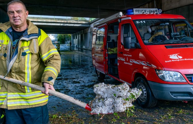 Überflutet: Die Feuerwehr räumt die B 27-Unterführung in Bietigheim-Bissingen. <span class='image-autor'>Foto: Kalb</span>