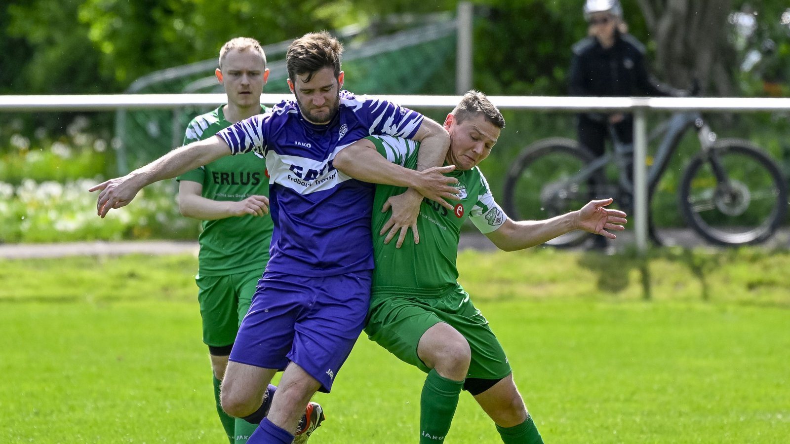 Steffen Weeber (rechts) möchte mit dem SV Iptingen in die Relegation. Foto: Leitner Steffen Weeber (rechts) möchte mit dem SV Iptingen in die Relegation. Foto: Leitner