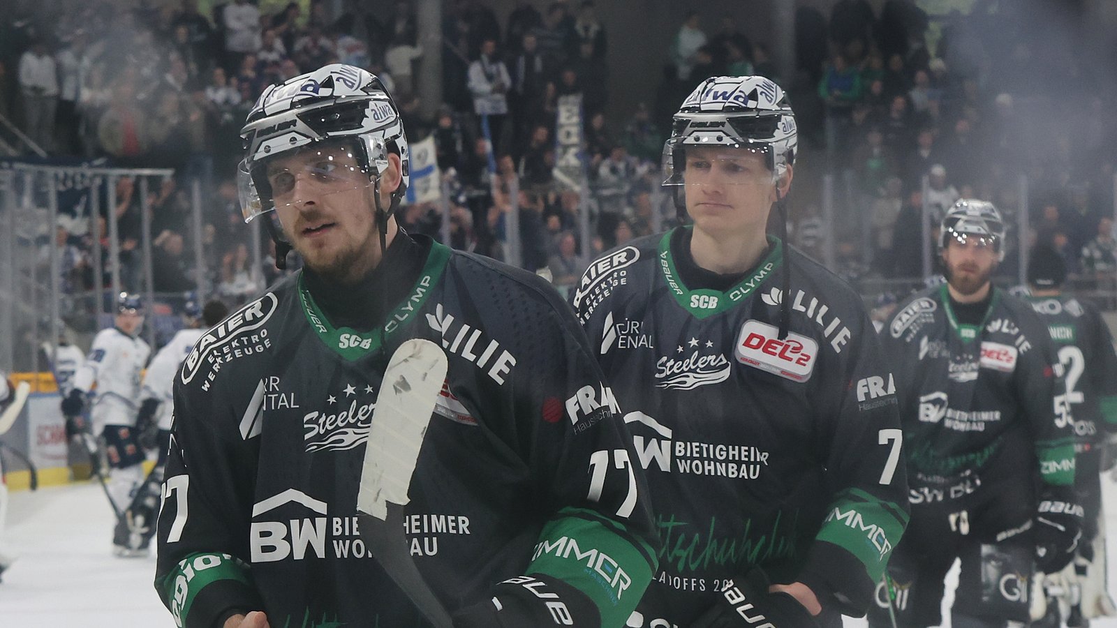 Arne Uplegger (vorne) gleicht in Spiel sechs der Serie kurz vor Schluss auf 3:3 aus. Wenig später ist der Traum vom Finale geplatzt. Foto: Baumann