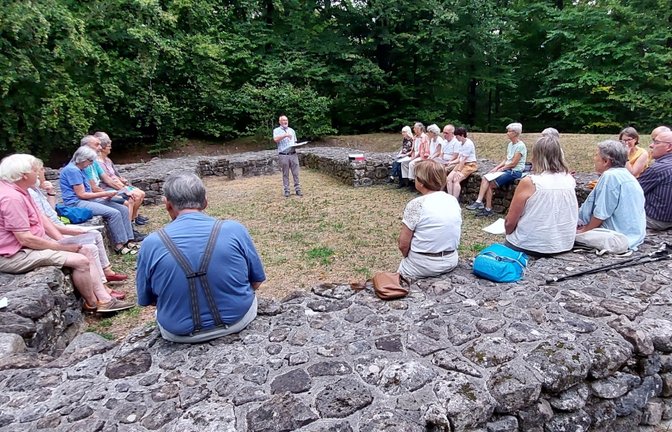 Abendandacht in der alten Klosterruine Horrheim. Foto: Leins