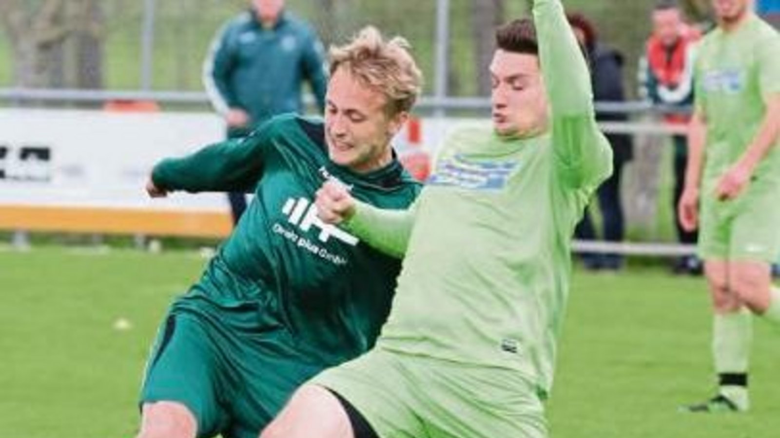 Thomas Schneider (links) ist beim VfR Sersheim von Trainer Xhavit Halilaj als Taktgeger im Mittelfeld eingeplant.  Foto: Nachreiner