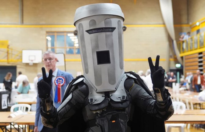 Zwar konnte der Juxkandidat „Count Binface“ bei der Nachwahl zum Unterhaus in Clacton mehr als ein Viertel der Stimmen auf sich vereinen, für Rechtspopulist Nigel Farage (nicht im Bild) reichte es aber dennoch zum Sieg.<span class='image-autor'>Joe Giddens/PA Wire/dpa</span>
