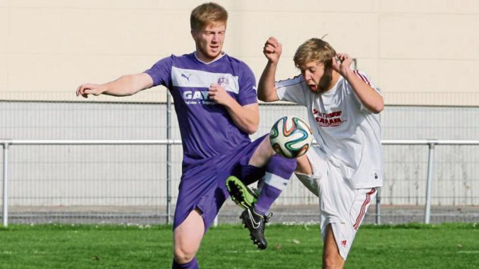 Fußballballett mit Alexander Gutjahr (links) und Thomas Kurfiß. Foto: Bürkle Fußballballett mit Alexander Gutjahr (links) und Thomas Kurfiß. Foto: Bürkle