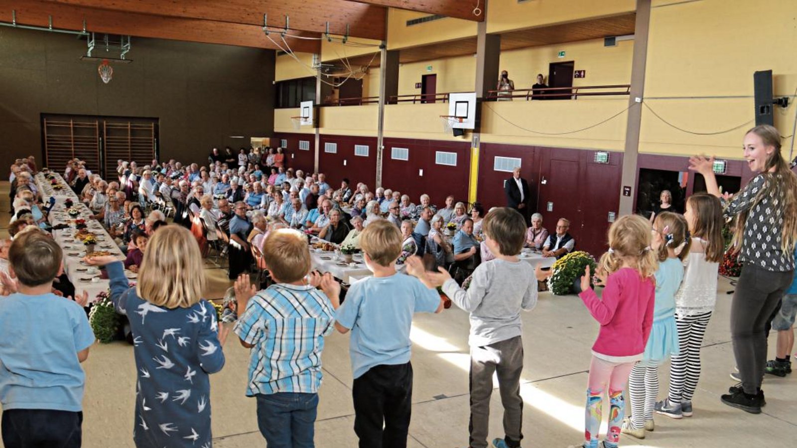 Für musikalische Unterhaltung sorgen beim Eberdinger Seniorennachmittag Vereine, Gruppen, Einrichtungen aus einem der drei Teilorte. Dieses Mal brachten den Gästen unter anderem Mädchen und Jungen zweier Kindergärten ein Ständchen. Foto: Rieger
