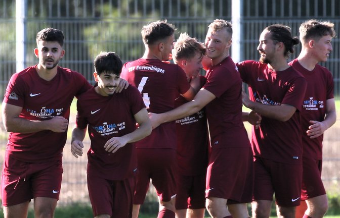 Jubel beim TSV Enzweihingen: Gegen die SGM Roßwag/Mühlhausen gelingt der erste Saisonsieg – und das gleich mit 6:1. <span class='image-autor'>Foto: Küppers</span>