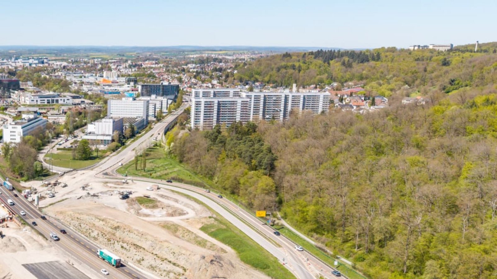 Nah an der Großbaustelle A81: die Hochhäuser in der Viehweise (Bildmitte)Stefanie Schlecht Nah an der Großbaustelle A81: die Hochhäuser in der Viehweise (Bildmitte)Stefanie Schlecht