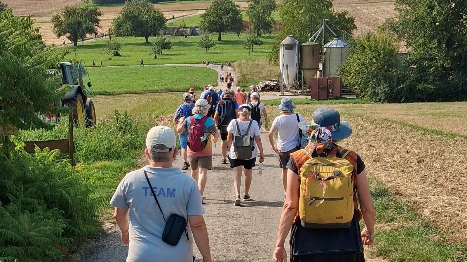 Auf Schusters Rappen können die Wanderer wieder eine schöne Runde erleben – ausgetüftelt von der Ortsgruppe Enzweihingen des Schwäbischen Albvereins. Auf Schusters Rappen können die Wanderer wieder eine schöne Runde erleben – ausgetüftelt von der Ortsgruppe Enzweihingen des Schwäbischen Albvereins.