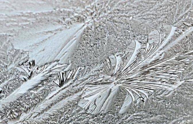 Der Winter ist ein Künstler – wie dieses Foto von den Eisblumen am Wintergartendach von Werner Frey aus Ensingen beweist.