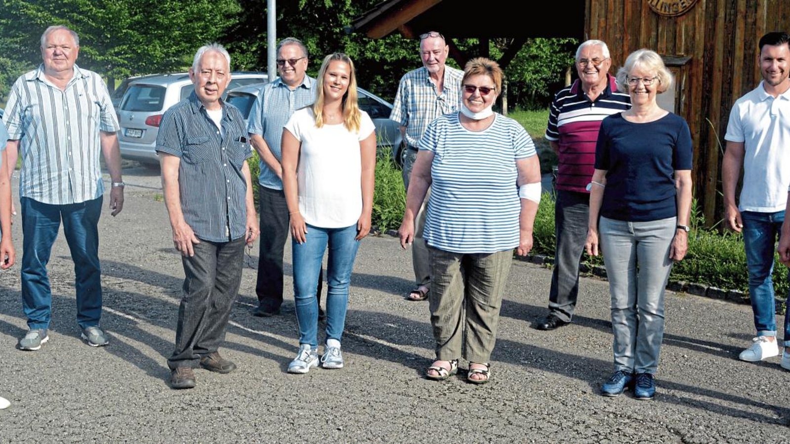 Sie ziehen in Sachen Partnerschaft an einem Strang: Natalie Wöhr, Dieter Wolf, Rudolf Krauth (alle Partnerschaftsverein), Reimund Scheytt (Musikverein Illingen), Anna-Sophie Schärr (Jugendhaus), Michael Fürderer, Hedwig Ramstein (beide Angelsportverein), Klaus Fischer, Doris Müller (SV Illingen), Dolmetscher Giuseppe Spampinato und Nadine Lengle von der Gemeindeverwaltung. Foto: Stahlfeld Sie ziehen in Sachen Partnerschaft an einem Strang: Natalie Wöhr, Dieter Wolf, Rudolf Krauth (alle Partnerschaftsverein), Reimund Scheytt (Musikverein Illingen), Anna-Sophie Schärr (Jugendhaus), Michael Fürderer, Hedwig Ramstein (beide Angelsportverein), Klaus Fischer, Doris Müller (SV Illingen), Dolmetscher Giuseppe Spampinato und Nadine Lengle von der Gemeindeverwaltung. Foto: Stahlfeld