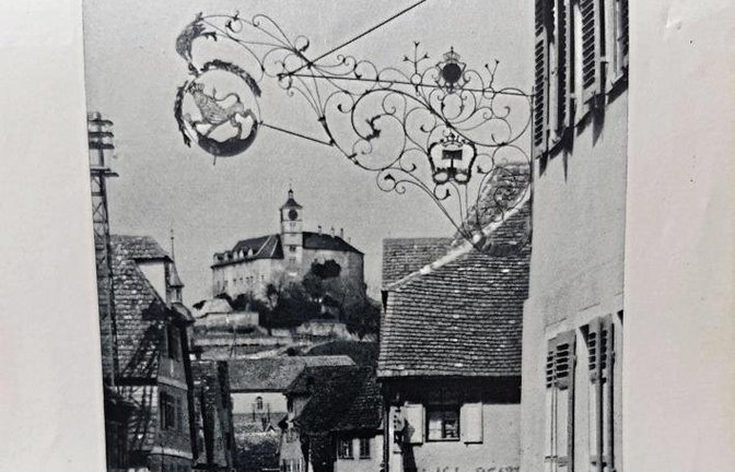 In Halle an der Saale, dem Geburtsort seiner Frau, entdeckte Klaus Kaiser aus Kleinglattbach dieses Foto: ein Kalenderblatt von Vaihingen 1933.