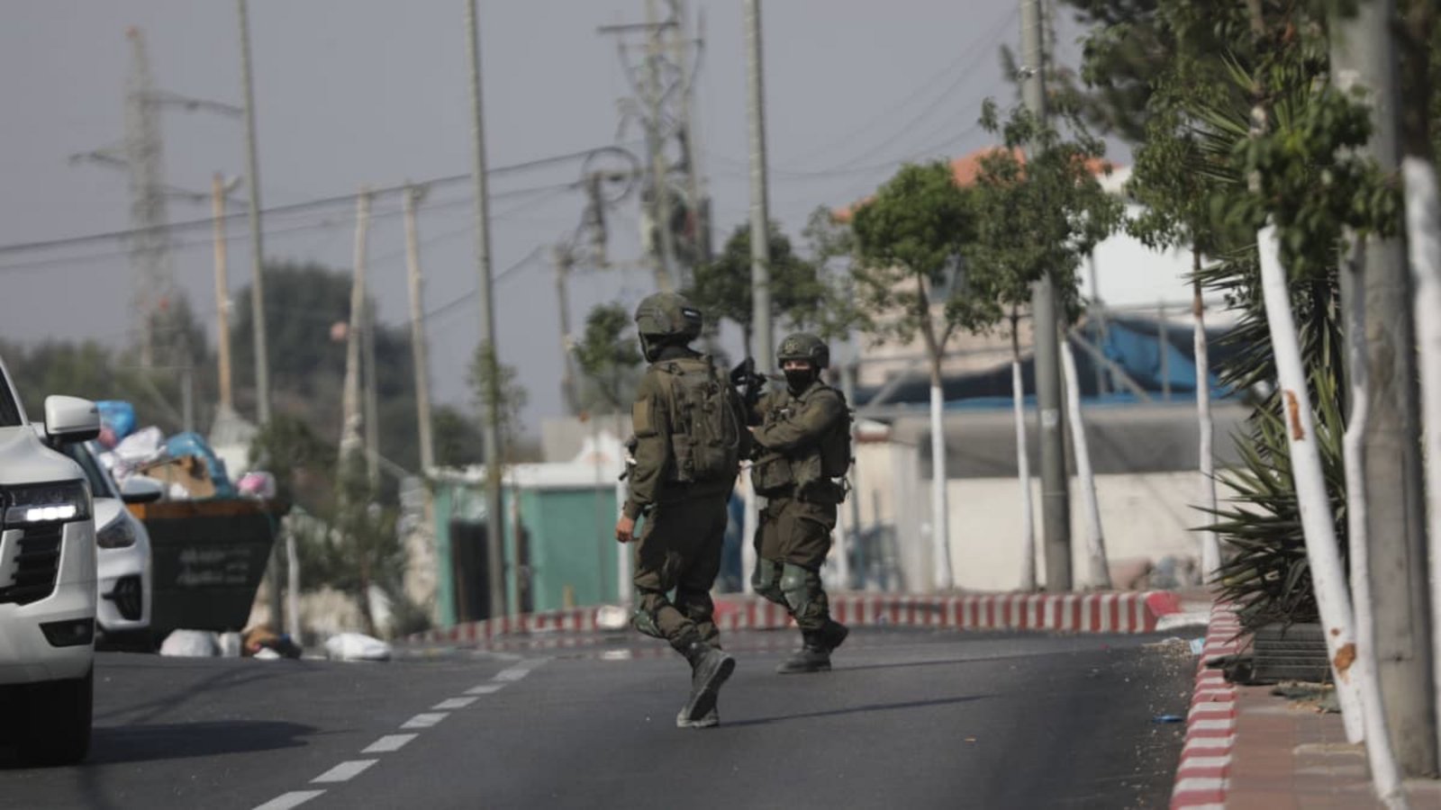 Israelische Soldaten drangen am Samstag in die Stadt Hebron ein und vertrieben rund 2000 Palästinenser aus ihren Häusern.IMAGO/Mamoun Wazwaz \ apaimages Israelische Soldaten drangen am Samstag in die Stadt Hebron ein und vertrieben rund 2000 Palästinenser aus ihren Häusern.IMAGO/Mamoun Wazwaz \ apaimages