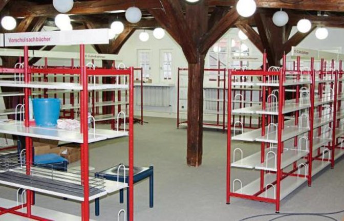 Das Warten hat bald ein Ende: Am 5. Dezember öffnet die Stadtbücherei Vaihingen wieder ihre Türen. In der Kinder- und Jugendbücherei stehen bereits die Regale. Foto: pv