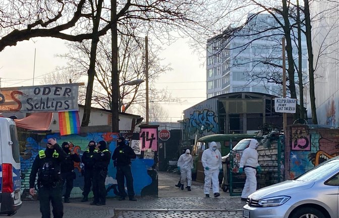 Bei der Durchsuchung in Berlin.<span class='image-autor'>Foto: dpa/Mia Bucher</span>