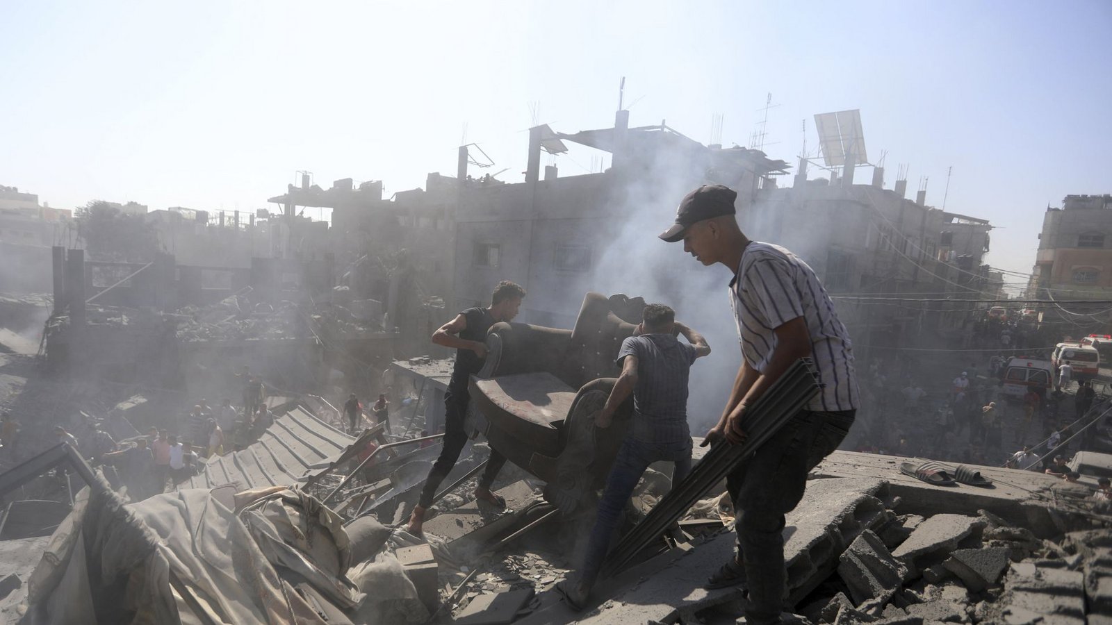 Israel bombardiert auch den südlichen Gazastreifen.Foto: dpa/Mohammed Dahman