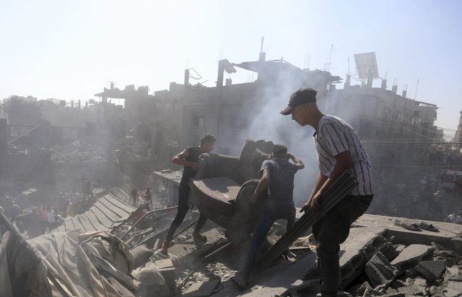Israel bombardiert auch den südlichen Gazastreifen.<span class='image-autor'>Foto: dpa/Mohammed Dahman</span>