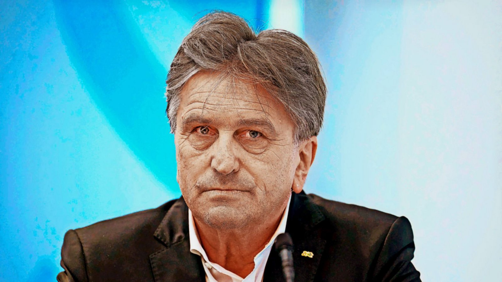 Erntet für seine Verfassungsklage viel Kritik: Landessozialminister Manfred Lucha (Grüne).Foto: dpa/Jörg Carstensen Erntet für seine Verfassungsklage viel Kritik: Landessozialminister Manfred Lucha (Grüne).Foto: dpa/Jörg Carstensen