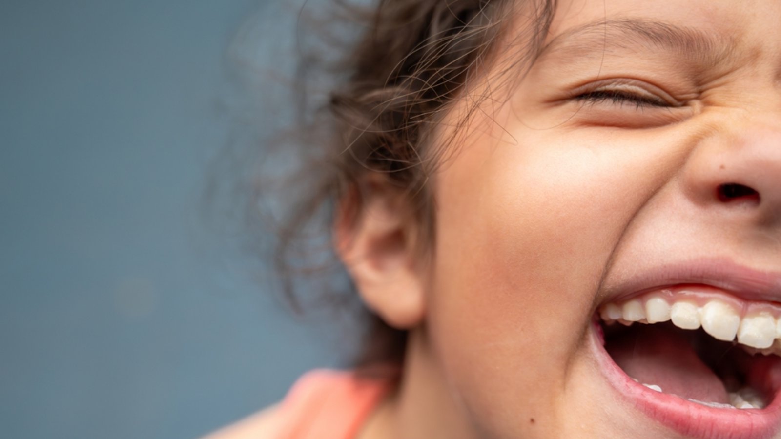 Kinder lieben Witze. Vor allem Scherzfragen sorgen bei Kindern für Lachgarantie. Die 100 besten Scherzfragen finden Sie hier.Foto: Cavan-Images / Shutterstock.com