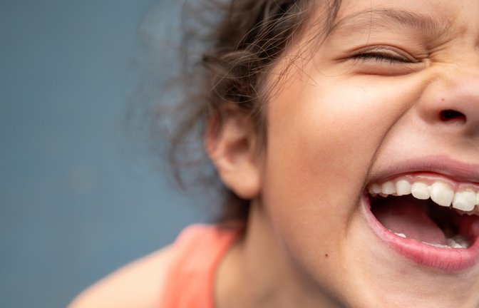 Kinder lieben Witze. Vor allem Scherzfragen sorgen bei Kindern für Lachgarantie. Die 100 besten Scherzfragen finden Sie hier.<span class='image-autor'>Foto: Cavan-Images / Shutterstock.com</span>